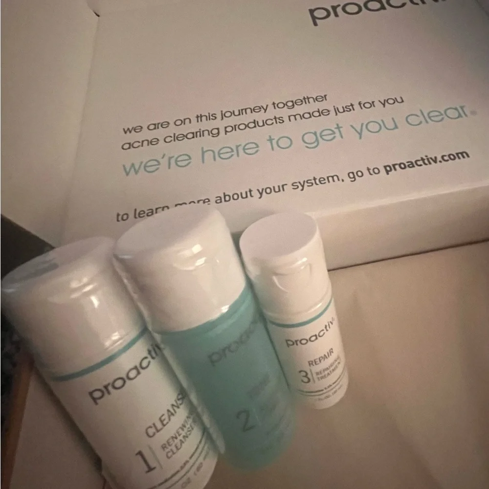 Proactiv White and Blue Skincare Trio - Picture 10 of 16
